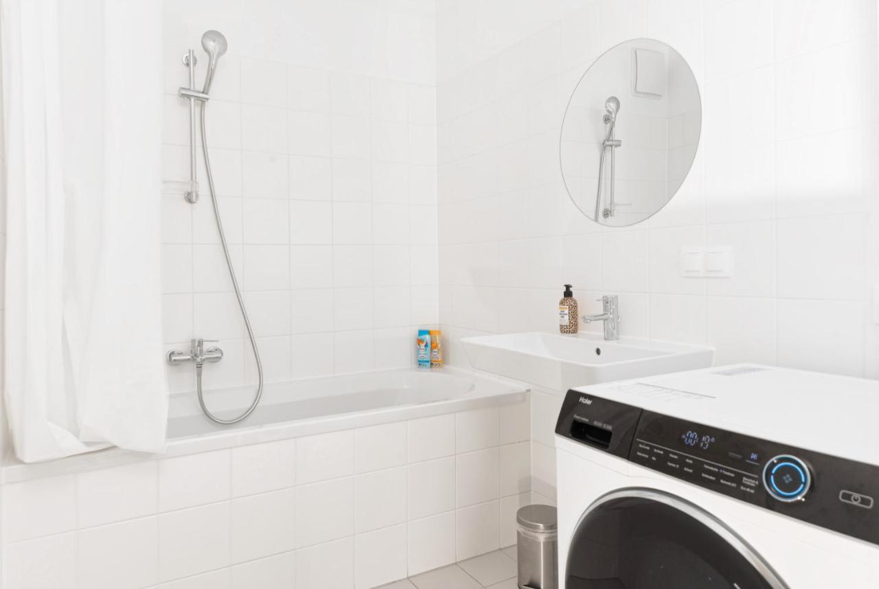 Whats-App Self-Check-In - 1Br Apartment, Near Airport,15 Min To Center Wiedeń Zewnętrze zdjęcie